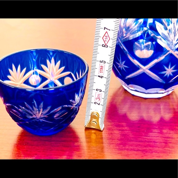 Gorgeous cobalt blue cut-to-clear real crystal carafe & 2 cordials shot glasses - Picture 4 of 4